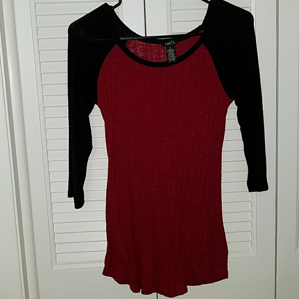Red & black Rue21 3/4 sleeves